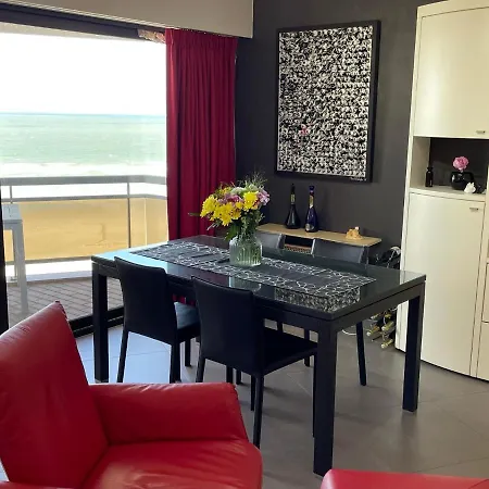 Bristol Palace Seaview 7e Verdieping, 30 Meter *