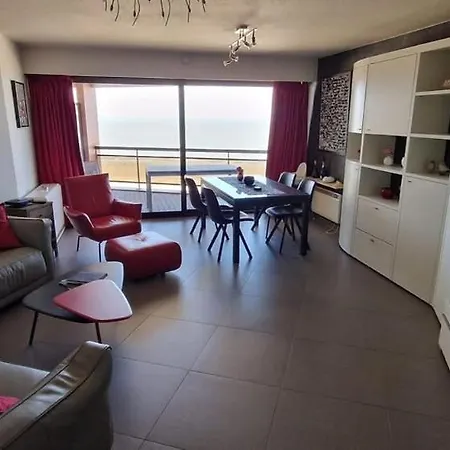 Bristol Palace Seaview 7e Verdieping, 30 Meter *