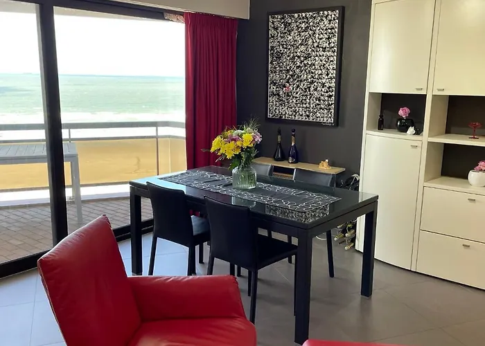 Bristol Palace Seaview 7e Verdieping, 30 Meter *