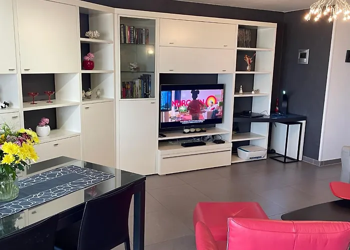 Bristol Palace Seaview 7e Verdieping, 30 Meter アパート